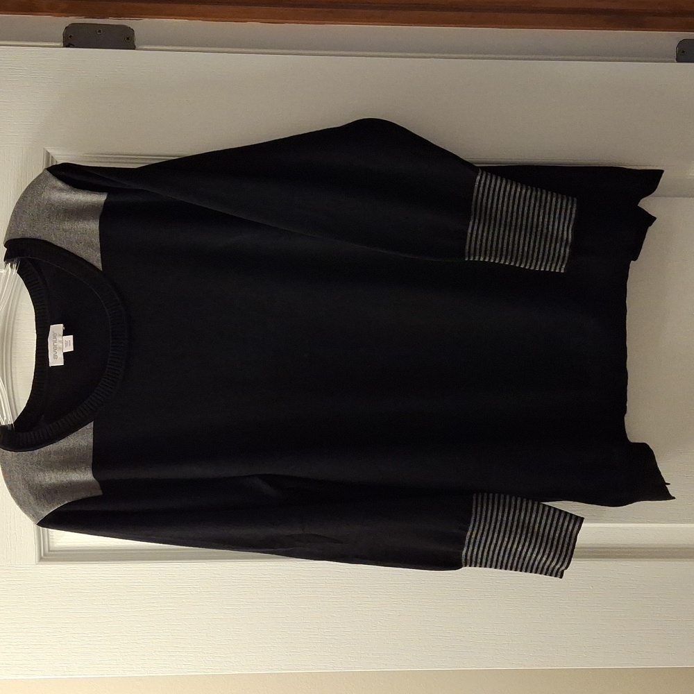 Avenue Women's Sweater 22/24